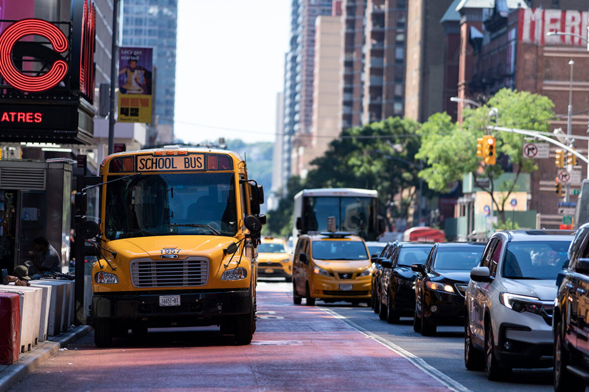 New-York-Street-bus