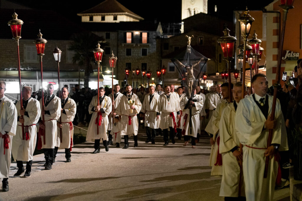 procesija_za_križen_jelsa