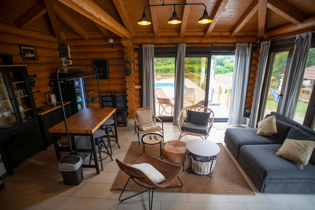 petrinja_outdoor_babylonica