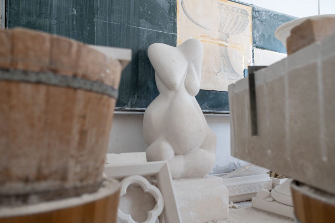 klesarska-škola-brač-kip