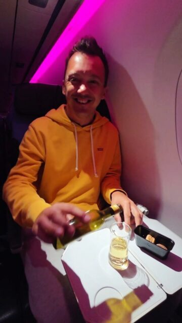 Putovanja su najljepša kad su opuštena ✈️
Srdačna posada, ugodna atmosfera i mali trenuci zbog kojih let brzo prođe 🍷
Hvala, KLM 💙
#KLM #BusinessClass #TravelExperience