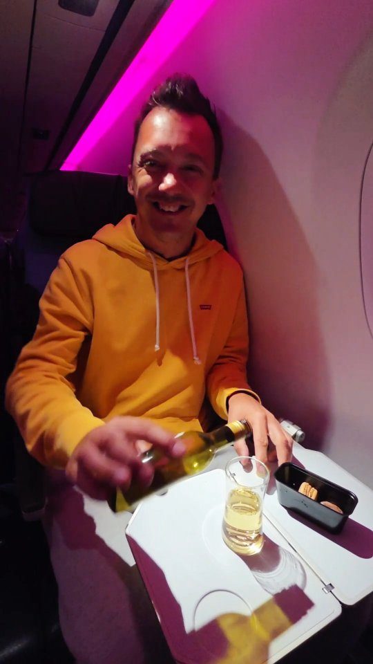 Putovanja su najljepša kad su opuštena ✈️
Srdačna posada, ugodna atmosfera i mali trenuci zbog kojih let brzo prođe 🍷
Hvala, KLM 💙
#KLM #BusinessClass #TravelExperience