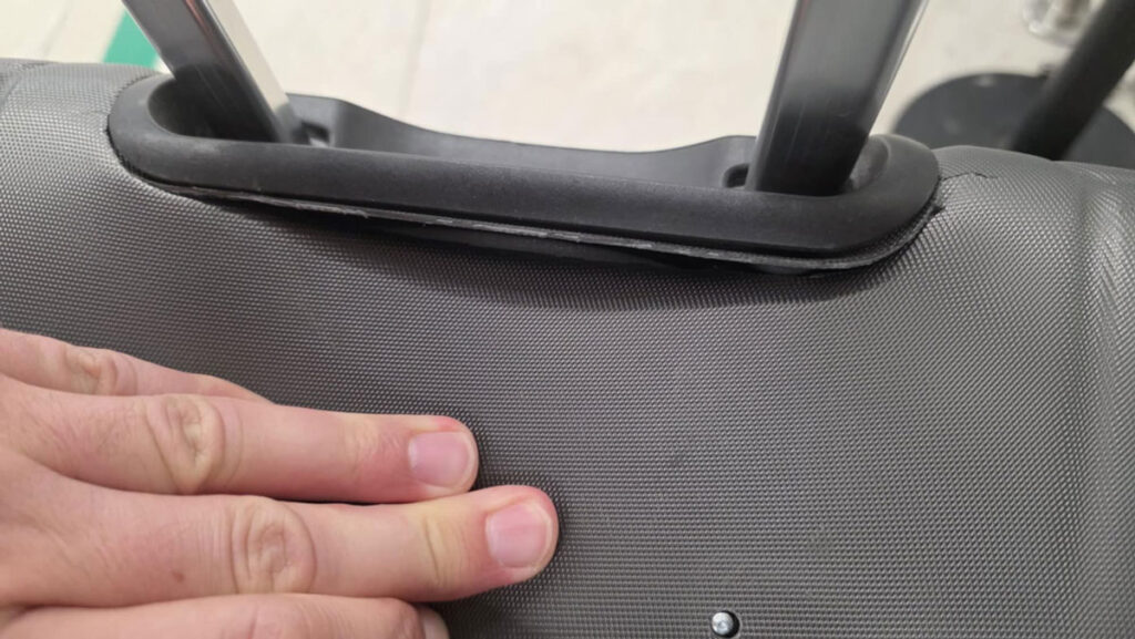 ryanair kofer slomljen