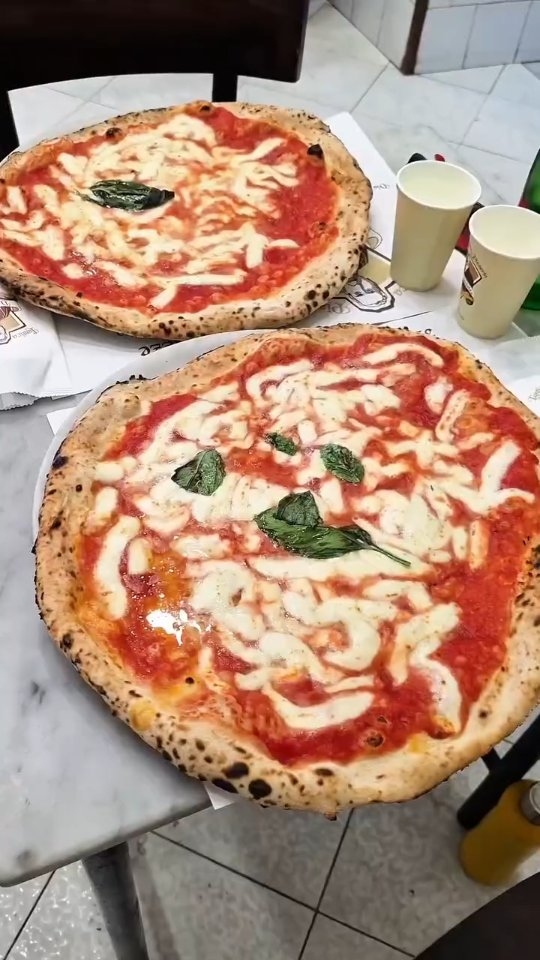 Putujem zbog umjetnosti.
One koja se jede, pije i pamti. 🤣😍✈️
Ima netko sličan? 🤣🤣🤣