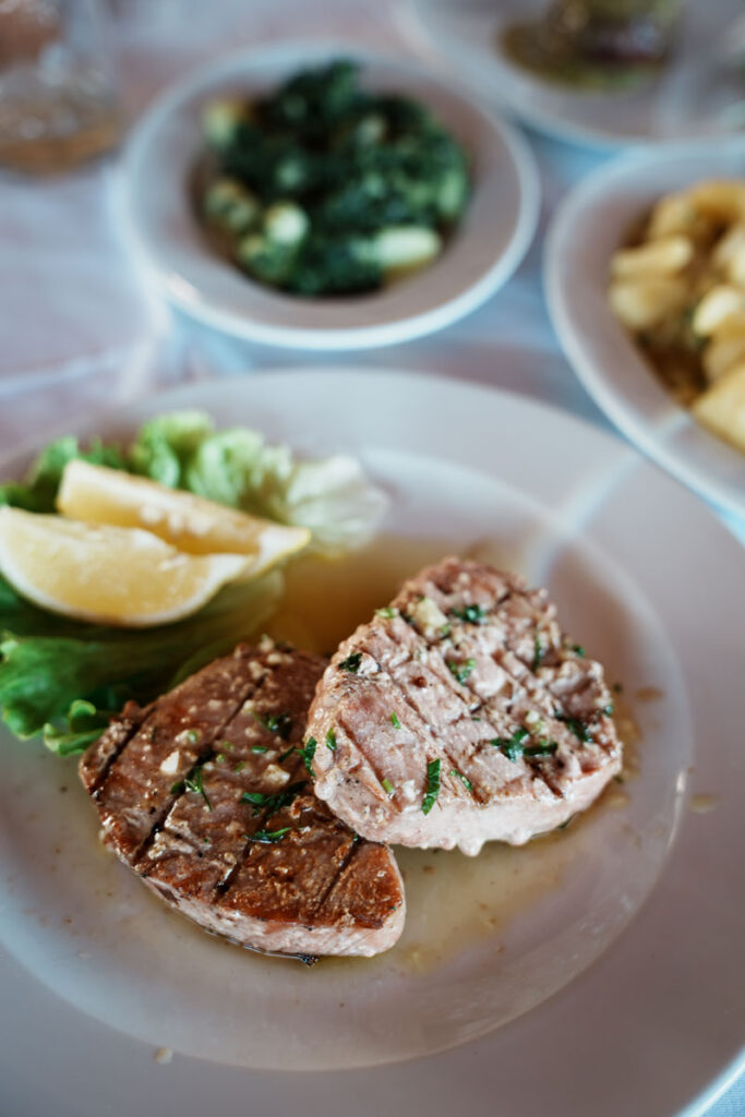 gdje jesti komiža jastožera tuna steak