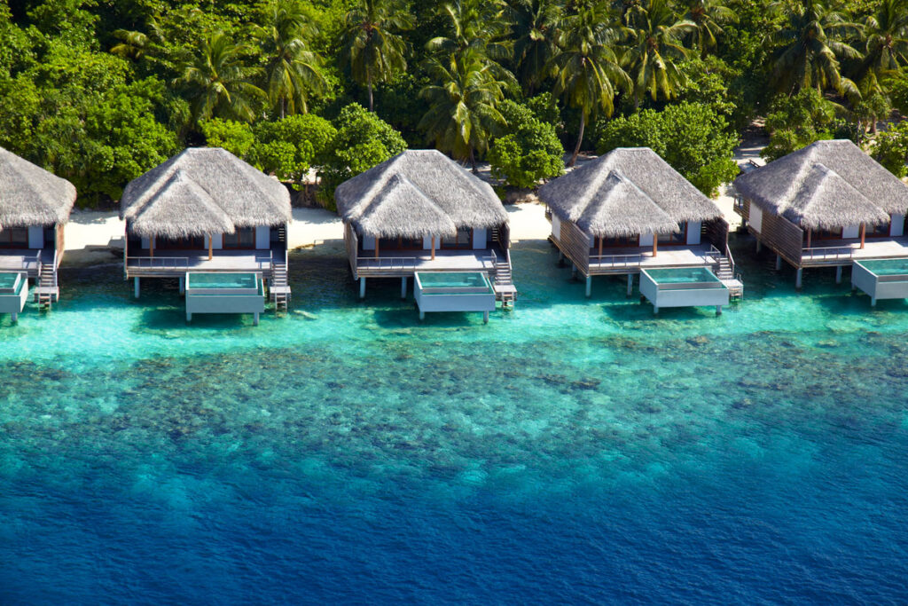 neobični-smještaji-diljem-svijeta-Dusit-Thani-Maldives_2